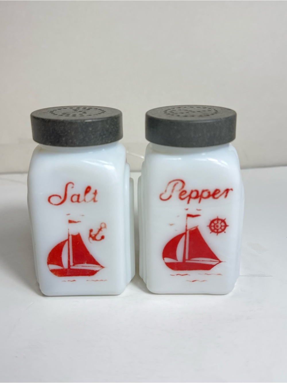 VTG McKee Arched Red Sailboat Milk Glass Salt & Pepper Shaker Set Bakelite Lids